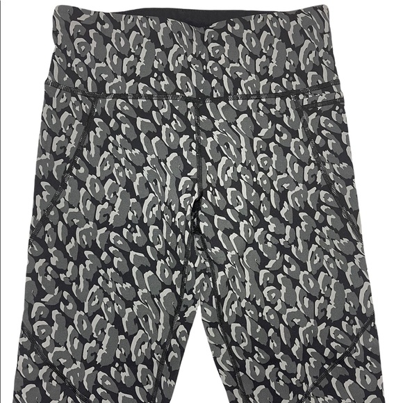 NEW Sweaty Betty Leggings Pants 7/8 Length Workout Gray Black Animal Print Small - Picture 13 of 15